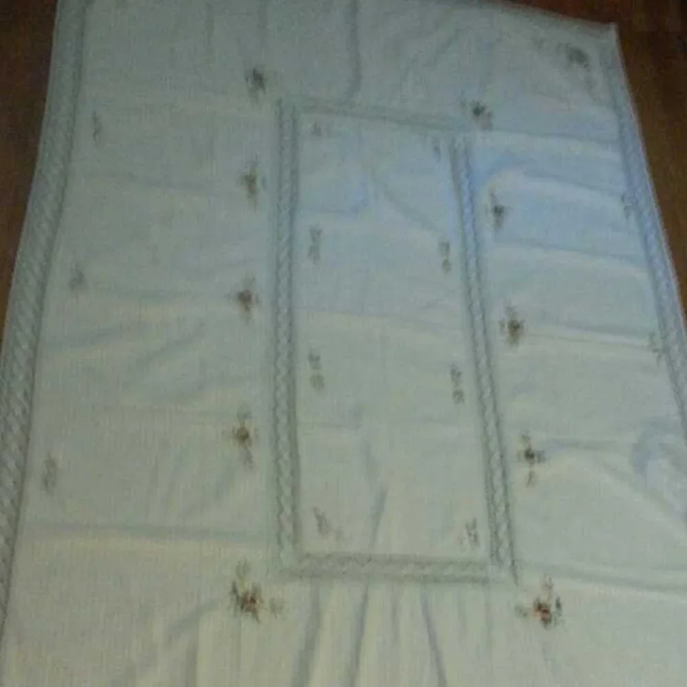 VERY LARGE HANDMADE TABLECLOTH 101